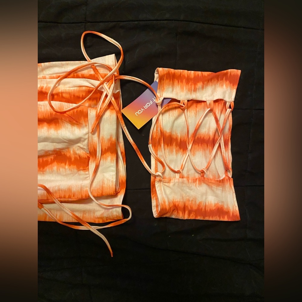 Orange and white two tone set